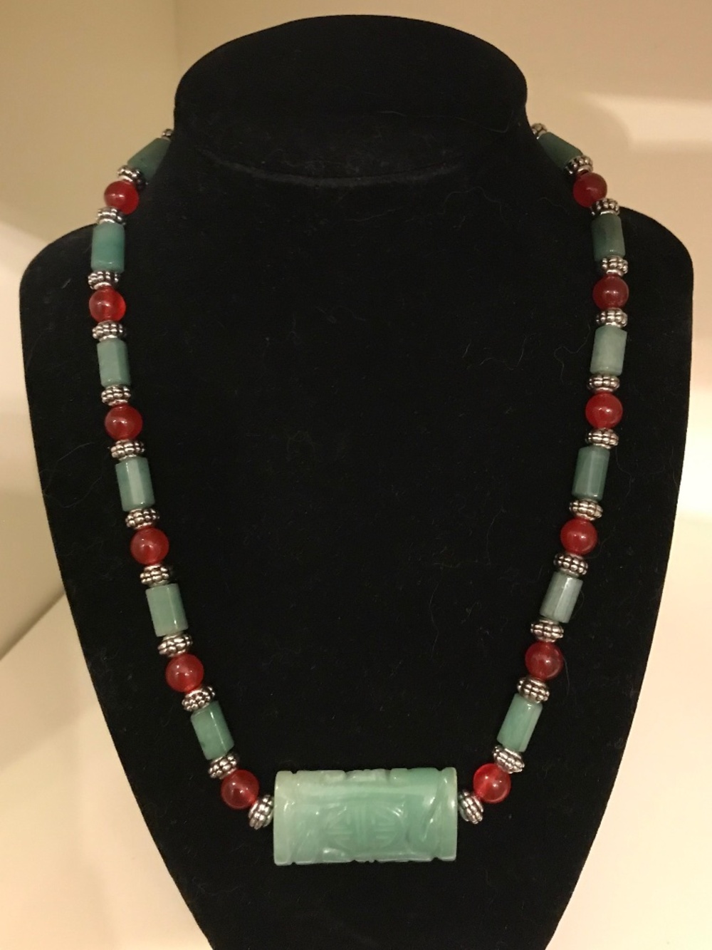 Jade Elegance: Artisan necklace
